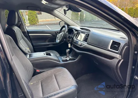 2018 Toyota Highlander Le z USA, uszkodzony, nr VIN 5TDBZRFH1JS907936